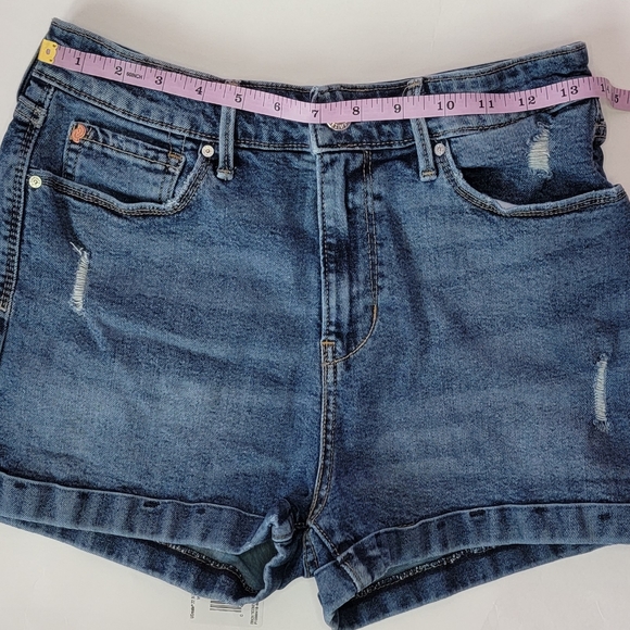 Levi's Denizen Denim Mom Shorts/ 28. - Picture 3 of 9